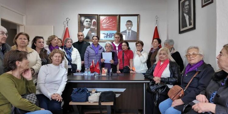 CHP Foça Örgütünden Dünya Emekçi Kadınlar Günü Basın Açıklaması