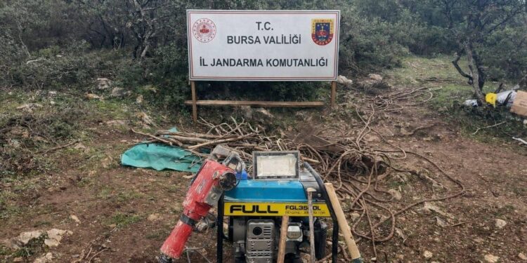 İznik’te Kaçak Kazıya Suçüstü: 35 Metrelik Tünelde Yakalandılar