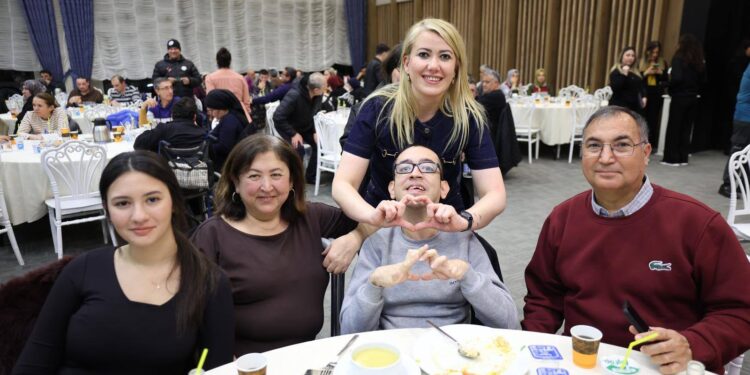 Merkezefendi’de Engelsiz Yaşam Akademisi Aileleri İftarda Buluştu