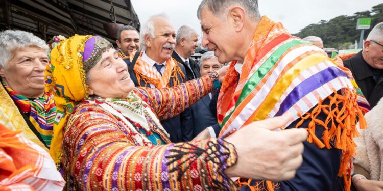 Başkan Tugay, Yörük ve Türkmenlerle Çifte Bayram Coşkusunu Paylaştı