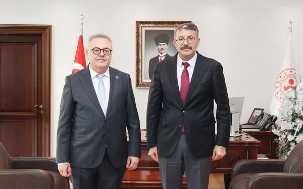 Uşak Mv Ali KARAOBA İçişleri Bakan Yardımcısı Ali Çelik’e Hayırlı Olsun Ziyareti