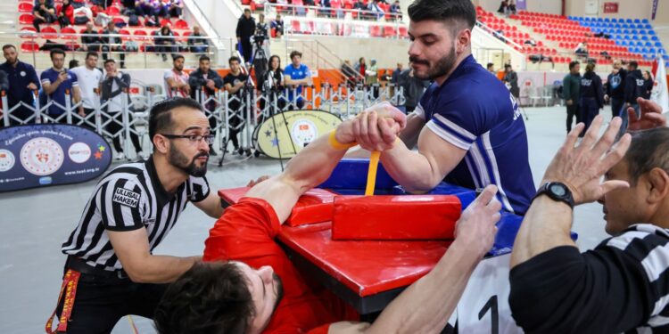 Şampiyonluk İçin Bilekler Burdur’da Bükülüyor