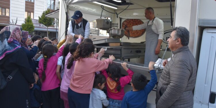Manisa Dostlar Meclisi’nden 2 Günde 2  Lokma Hayrı