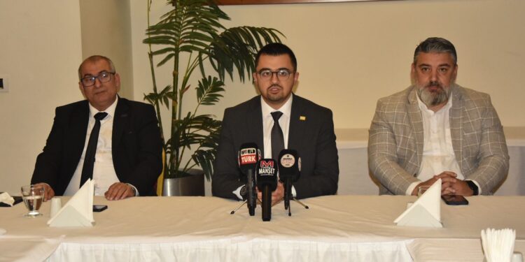 Şakircan Dinç: “Manisa’da Plansız Kentleşme, İşsizlik ve Otopark Sorunu Alarm Veriyor”