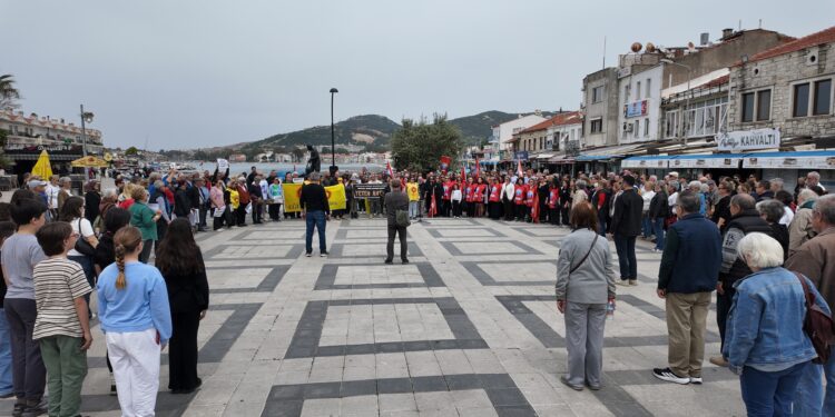 Okullarda Şiddet ve Cinayetler Foçada Protesto Edildi