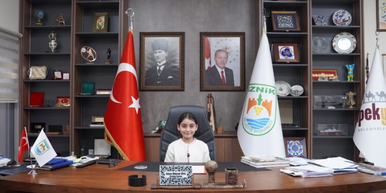 İznik’te 23 Nisan’ın Başkanı Ada Oldu