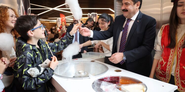 Pamukkale’de 23 Nisan Şenliği Karnavala Dönüştü: Binlerce Çocuk Eğlenceye Doydu