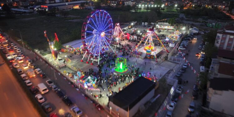 Pamukkale’de Bayram Coşkusu Sürüyor: Lunapark Eğlencesi 2 Gün Uzatıldı