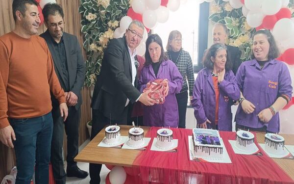 Uşak Sevgi Kafe’de Özel Çocuklara Anlamlı Doğum Günü Kutlaması