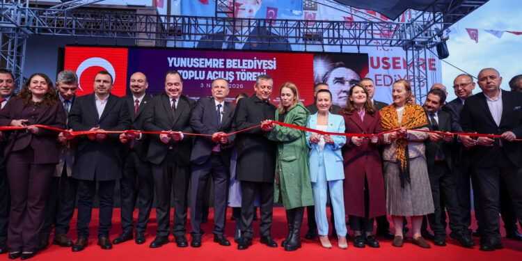 Özgür Özel, Manisa’da toplu açılış törenine katıldı