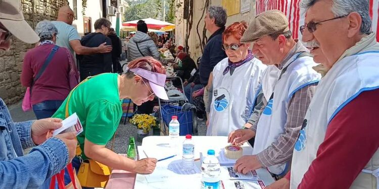 İzmirin Çamurunu Foçaya Dökmeyin Foçalılar İmza Kampanyası Başlattı
