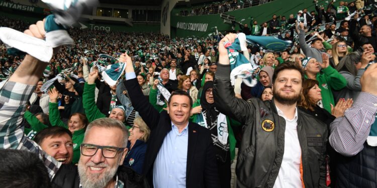 Osmangazi Belediyesi Bursaspor Sevdasını Sınırların Ötesine Taşıdı