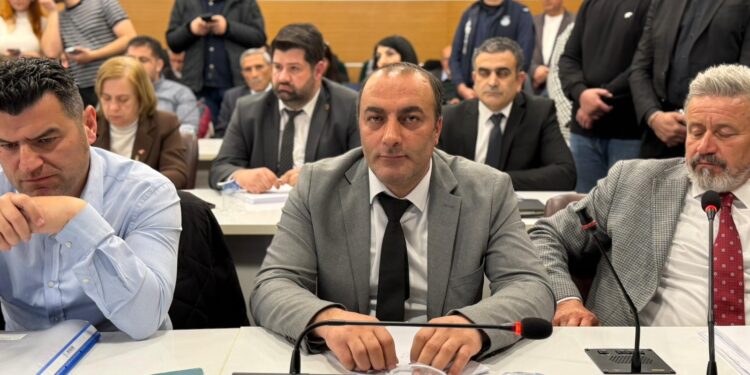 Tatlı, Uşak Belediye Başkanının Sevgilisini Bankamatik Memuru Olarak İşe Alan Ömer Eşki’yi İstifaya Davet Etti