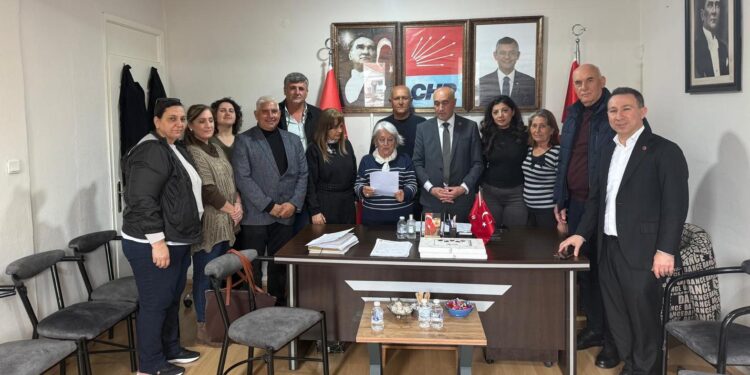 CHP Foça’dan Basın açıklaması “Kadınlar Siyasetin Öznesidir”