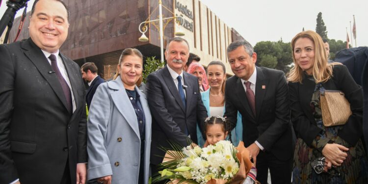 Yunusemre’nin 20 Yatırımını CHP Genel Başkanı Özgür Özel Açtı 