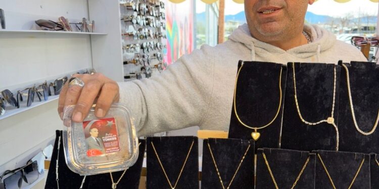 MHP Akhisar’dan Türkeş İçin Vefa Örneği: Esnafa Helva İkramı