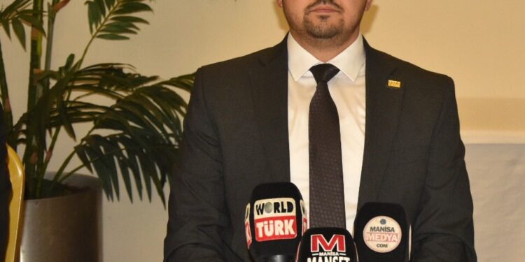 BAŞKAN ŞAKİRCAN DİNÇ “BORÇLA AYAKTA KALAN EKONOMİ ALARM VERİYOR: TÜRKİYE FİNANSAL KIRILGANLIK EŞİĞİNDE”