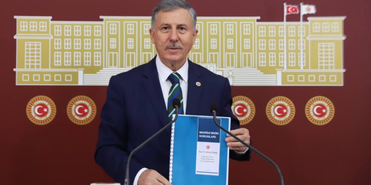 Selçuk Özdağ: “Manisa Büyük Potansiyele Sahip Ancak Ciddi Sorunlarla Karşı Karşıya”