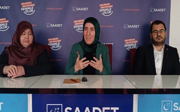 Saadet Partisi Kadın Kolları Genel Başkanı Ekinci Uşak’ta Konuştu