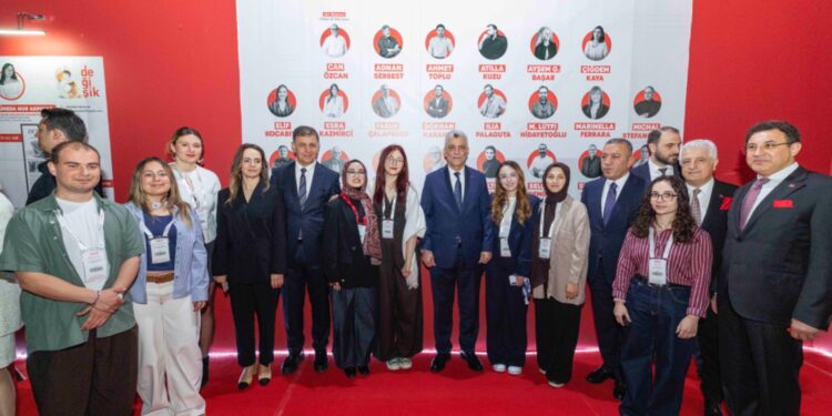 Doğal taşın kalbi İzmir’de atıyor