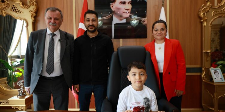 Başkan Balaban 23 Nisan’da koltuğunu çocuklara devretti