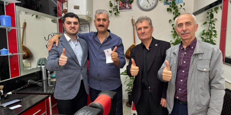 Ahmetli’de Milli İrade İçin İmza Kampanyasına Yoğun İlgi