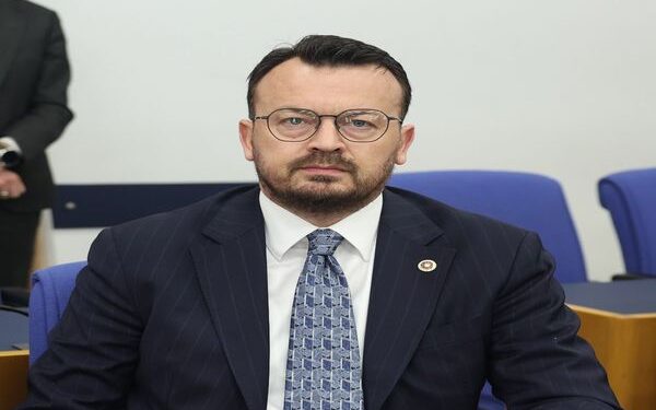 CHP’li Arpacı’dan Plan ve Bütçe Komisyonu’nda Tepki: “Sanayici Gidiyor, Siz Hâlâ Hayal Görüyorsunuz”