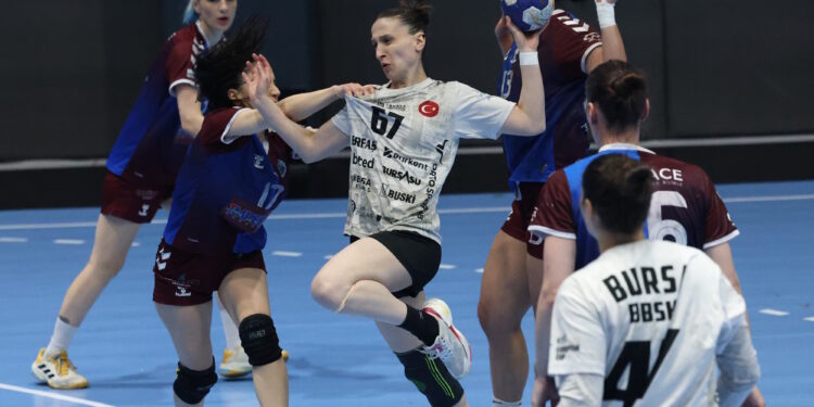Bursa Büyükşehir Belediyespor Şampiyonluğa Koşuyor