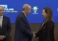 Burcu Köksal AK Parti’ye Katıldı: Rozetini Cumhurbaşkanı Erdoğan Taktı