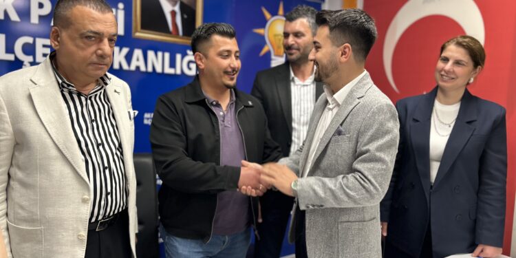 Denizli’de CHP’li Başkan İstifa Edip AK Parti’ye Geçti