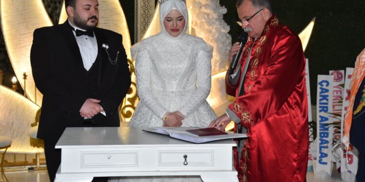 Manisa Protokolü Şafak ve Bodur Ailelerinin Mutlu Gününde Buluştu