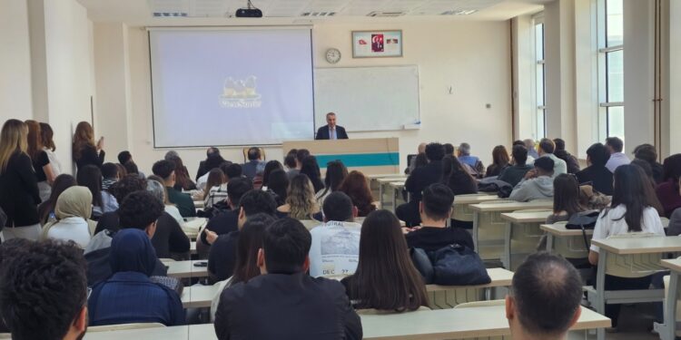 Kamu Yönetimi ve Maliye Perspektifinden Devletin İşleyişi Manisa’da Ele Alındı