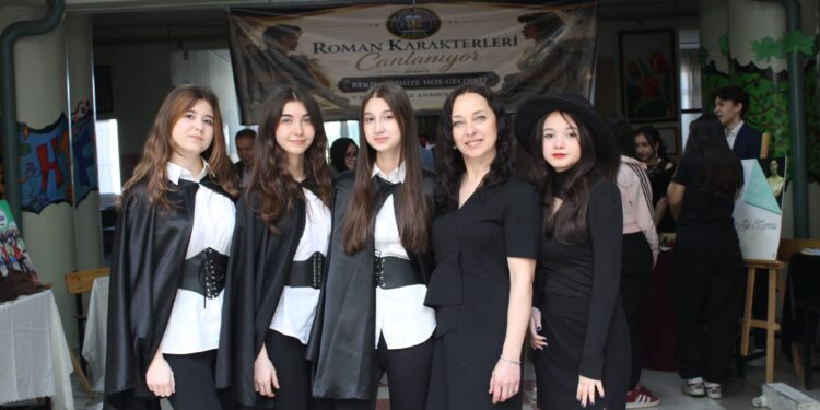 Hasan Türek Anadolu Lisesi’nde “Roman Karakterleri Canlanıyor” Etkinliğine Yoğun İlgi