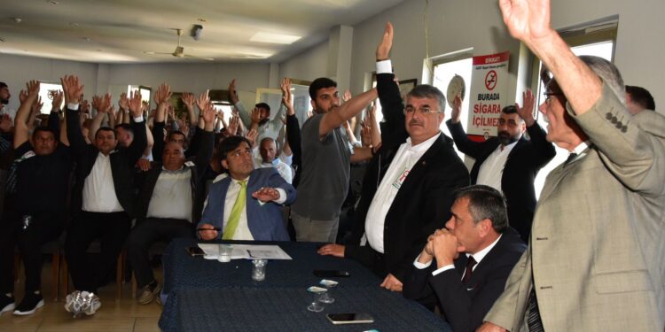 Manisa Kamyoncular Kooperatifi’nde Fahrettin Baru Yeniden Başkan