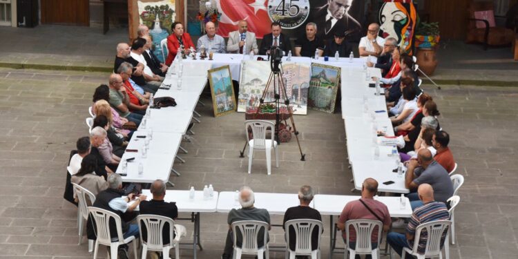Manisa Dostlar Meclisi Manisa’nın Tarihi ve Kültürünü Kurşunlu Han’da Konuştu