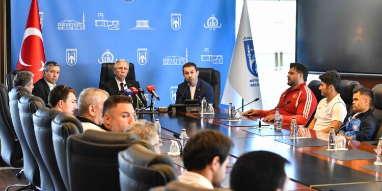 Mansur Yavaş, ASKİ Spor’un Şampiyonlarıyla Buluştu: “Hedefimiz Olimpiyatlarda İstiklal Marşı’mız”