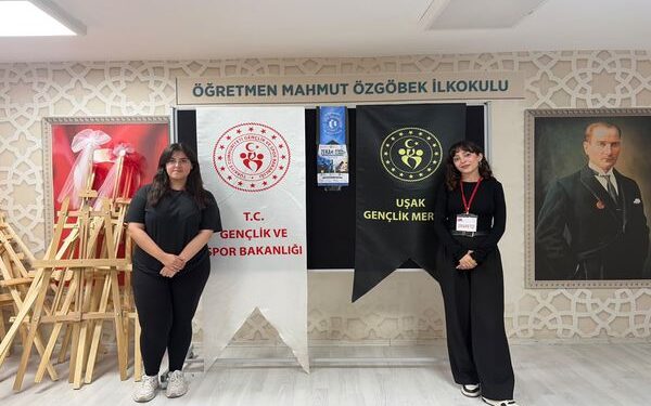 Uşak Üniversitesi Yeni Medya Bölüm Öğrencilerinden Zeka Kimin Elinde Yapay Zeka Tiyatrosu Etkinliği