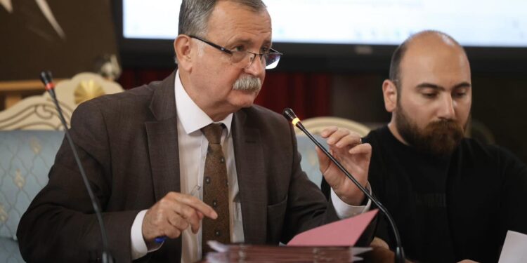 Başkan Balaban, “Burası sadece el kaldırılıp indirilen bir yer değil”