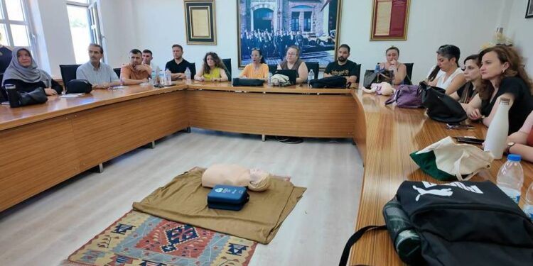 Foçada Kamu Personeline Uygulamalı İlk Yardım Eğitimi