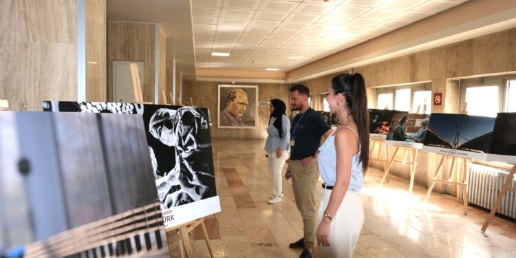 BUÜ Hastanesi’nde Kadın Sağlığına Dikkat Çeken Fotoğraf Sergisi Açıldı