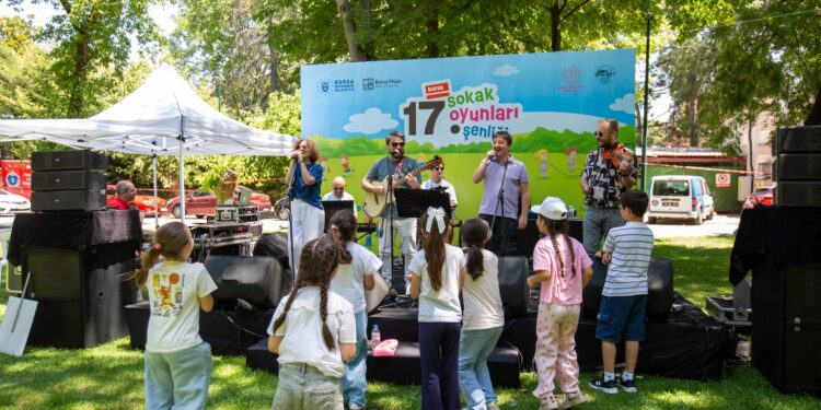 Çocuklar Eskimeyen Oyunlarla Doyasıya Eğlendiler