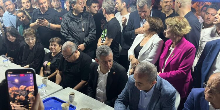 Özgür Özel’den Milletvekili Süleyman Bülbül’e Taziye Ziyareti