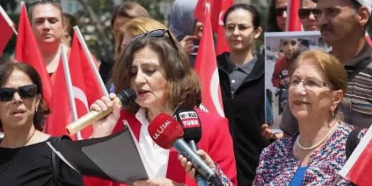 Cumhuriyet Kadınları Derneği’nden NATO Karşıtı Basın Açıklaması