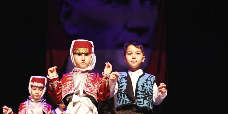 Nilüferli Miniklerin Mezuniyet Coşkusu