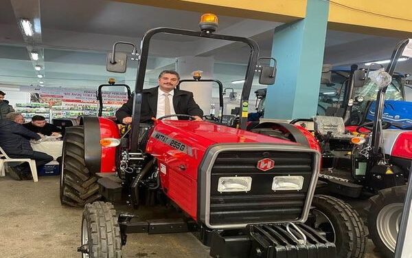 Memleket Partisi Eski İlçe Bşk Ali Çetinkaya’dan Traktör Üstünde Sert Tepki