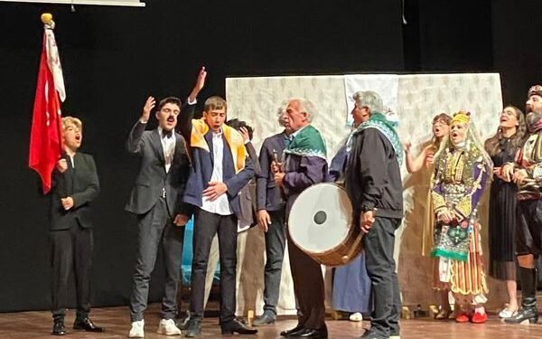 Uşak Fen Lisesi’nden Sanat Dersi
