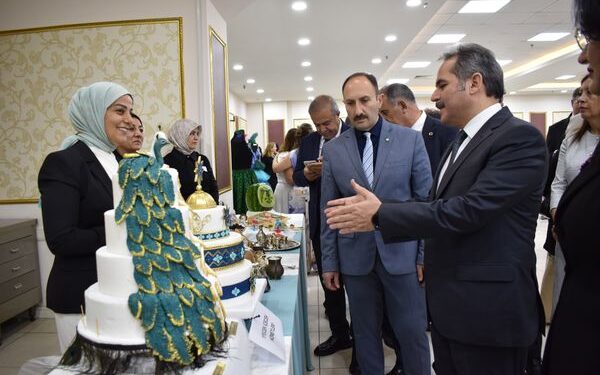 Maarifin İzinde Kanatlanan Motifler Sergisi Açıldı