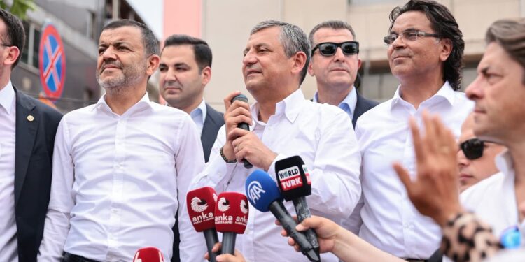 Özgür Özel Denizli’de