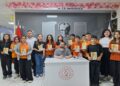 Eşme’de Örnek Davranış: Okul Müdürü Kazandığı Tazminatı Öğrencilerine Kitap Olarak Döndürdü