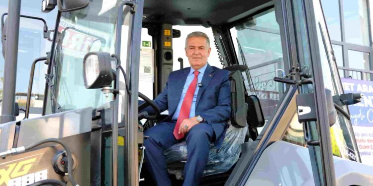 Büyükşehir’den Buharkent’e Hizmet Araçları Desteği